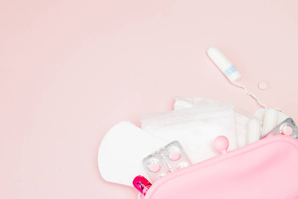 Women intimate hygiene products - sanitary pads and tampons on p - Valokuva, kuva