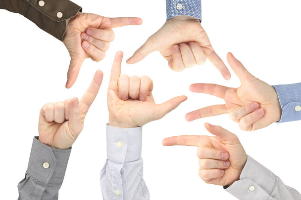 Différents gestes de mains masculines entre elles sur un bac blanc
 - Photo, image