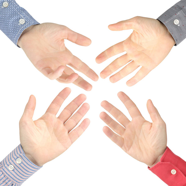 Vier mannelijke handen uitgerekt aan elkaar op een witte backgroun - Foto, afbeelding
