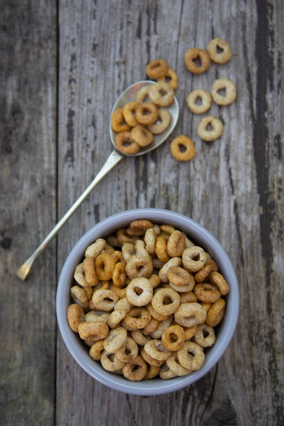 Healthy breakfast cereal rings in bowl. Good morning. A healthy breakfast. Dry muesli. - 写真・画像