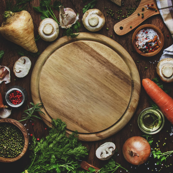 Food cooking background. Ingredients for prepare green lentils with vegetables, spices and herbs, wooden kitchen table background, place for text. Vegan or vegetarian food oncept. Top view, flat lay  - Foto, Bild