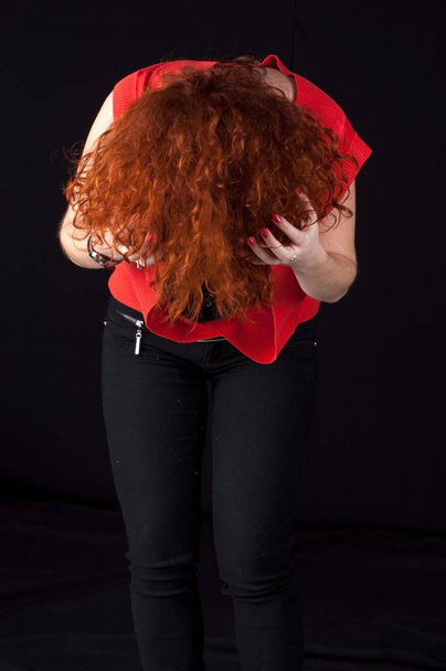 beautiful redhead girl torso shot on black - Foto, immagini