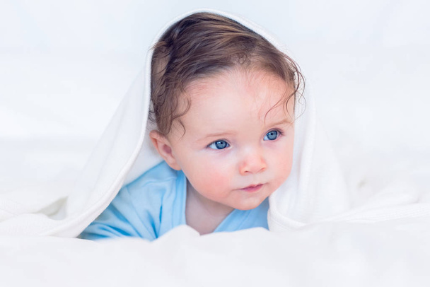 Cute baby boy covered in blanket - Valokuva, kuva