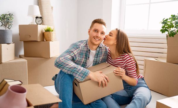 couple moving to new apartment - Foto, Bild