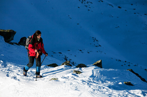 Treking de inverno alpino
 - Foto, Imagem