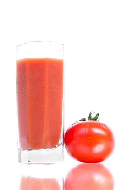 Um copo de suco de tomate
 - Foto, Imagem