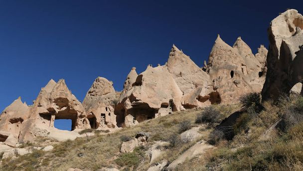 Formacje skalne w dolinie Zelve, Kapadocja, Nevsehir, Turcja - Zdjęcie, obraz