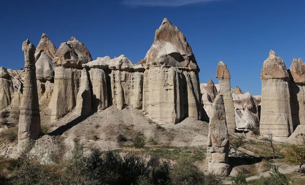Rock formace v Love Valley, Cappadocia, Nevsehir, Turecko - Fotografie, Obrázek