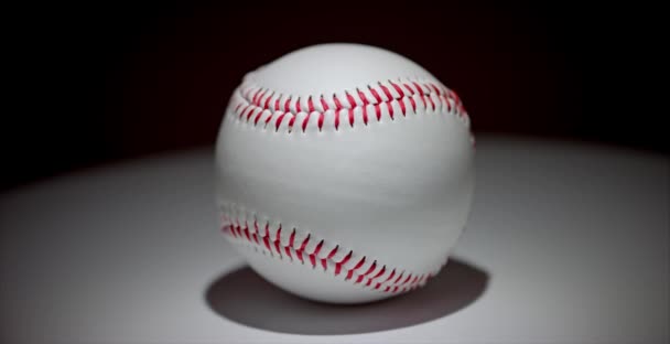 Obracanie wokół baseball - Materiał filmowy, wideo