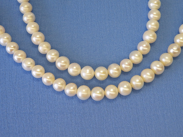 Collar de perlas naturales
 - Foto, imagen