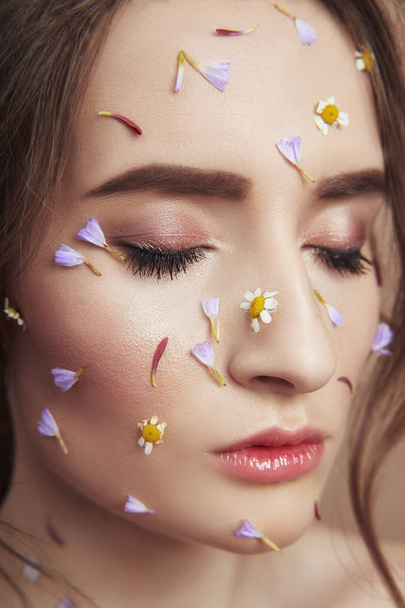 Flower petals on face girl, woman cosmetics to moisturize face s - Fotoğraf, Görsel