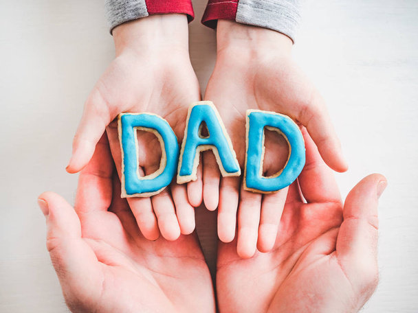 Word DAD made of glazed cookies. Close-up - Foto, Imagen