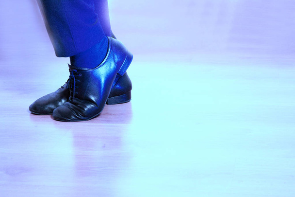 Feet dancer dancing salsa - Foto, imagen