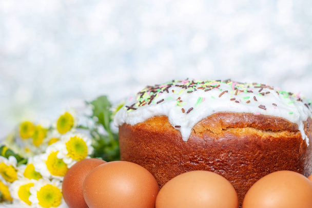 Easter cake and colored eggs yellow flower blossoms on background. Holiday food and easter concept. Selective focus. Copyspase - Zdjęcie, obraz