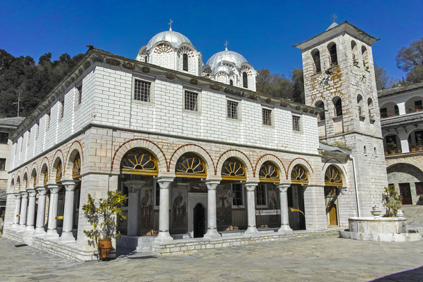 Średniowieczny święty klasztor Najświętszej Maryi Panny Eikosifoinissa, Wschodnia Macedonia i Tracja, Grecja - Zdjęcie, obraz