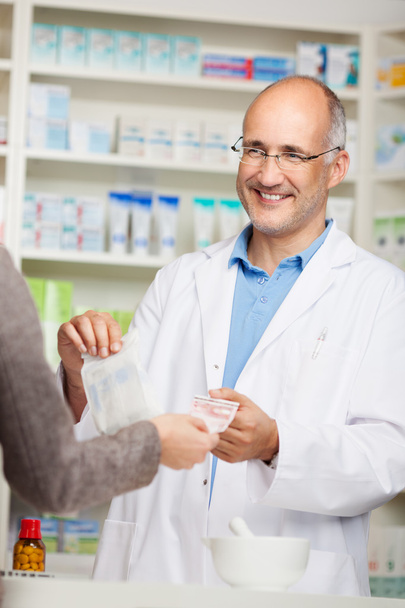 Customer'S Hand Paying Money To Male Pharmacist For Medicine - Foto, Imagem