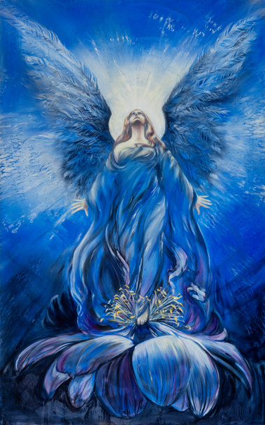 Majestuoso ángel azul de amor mira hacia arriba en el resplandor del cielo divino
 - Foto, imagen