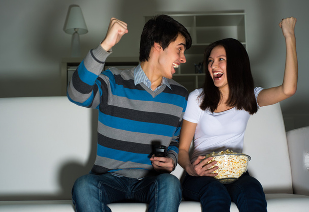 couple watching TV on the couch - Foto, imagen