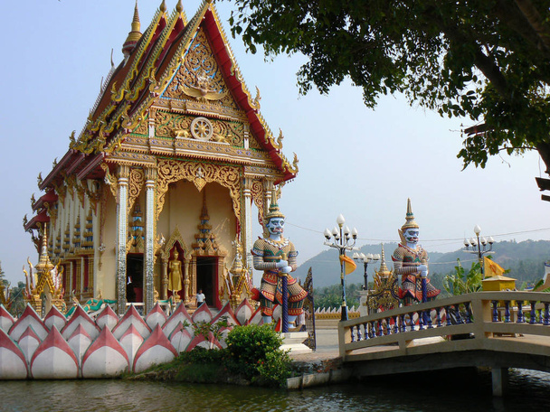 wat pai laem Buddhist Temple with moat in Koh Samui thailand - Фото, зображення