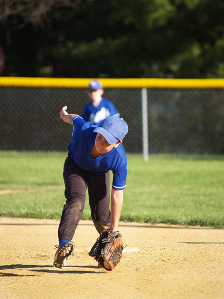 Little league baseball infielder - Foto, afbeelding