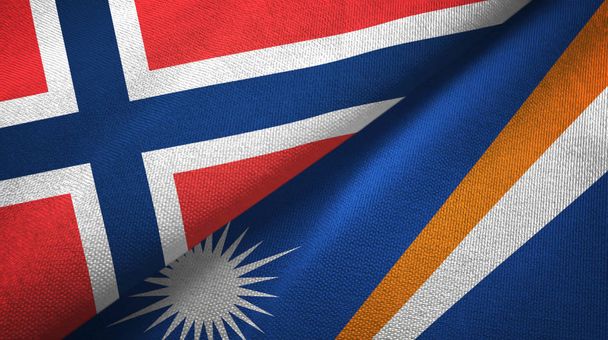 Noruega e Ilhas Marshall duas bandeiras pano têxtil, textura de tecido
 - Foto, Imagem
