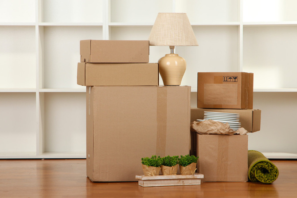 Moving boxes in empty room - 写真・画像