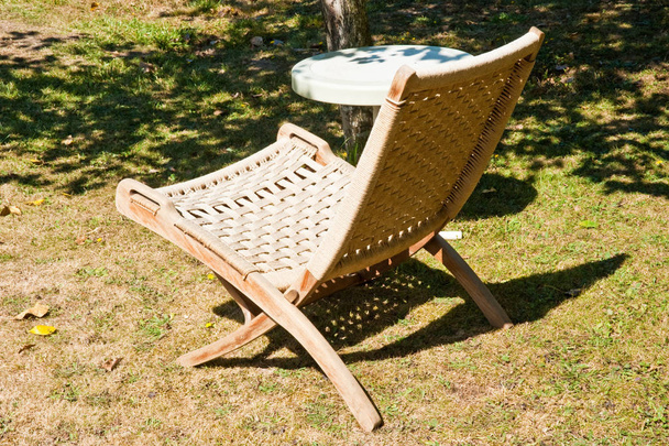Lawn chair and table - Valokuva, kuva