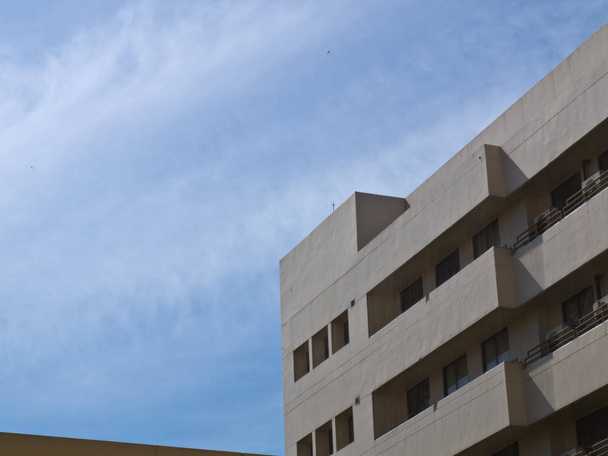 Facade windows of office building on blue sky - Φωτογραφία, εικόνα