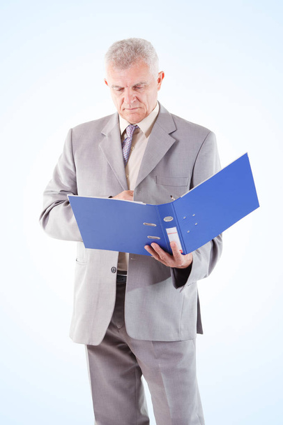 Senior Businessman looking at documents - Zdjęcie, obraz