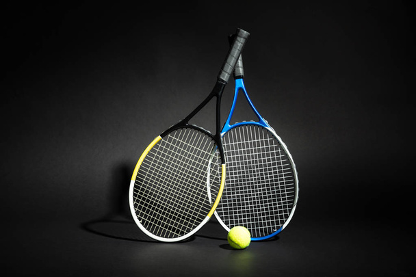 Close-up Of Tennis Racket With Green Ball On Back Background - Fotó, kép