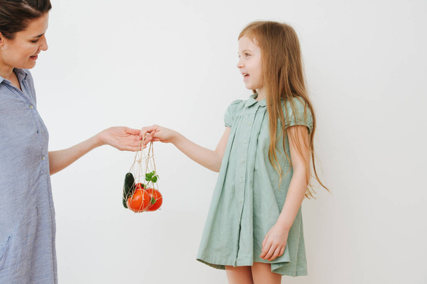 The girl brought mom vegetables - Foto, immagini