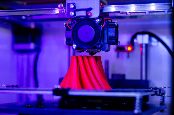 Close-up da impressora 3D em ação
. - Foto, Imagem