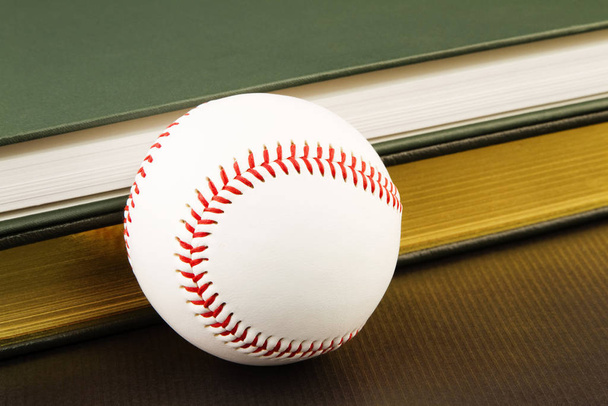 Committed balance of athlete and scholar, university or high school, depicted in image of baseball and textbooks  the well-balanced scholar athlete - Valokuva, kuva