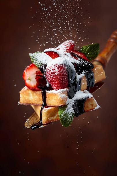 Waffles with strawberries, mint and chocolate sauce. - Valokuva, kuva