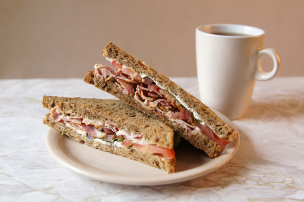 Sandwich y té BLT
 - Foto, Imagen