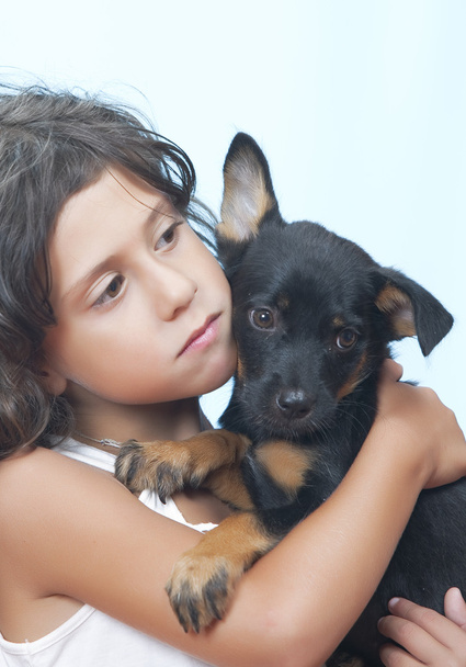 portrét holčička dobře baví s ní štěně - Fotografie, Obrázek