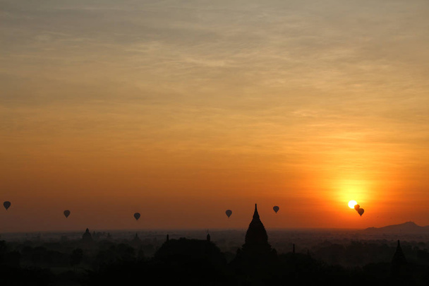 Ανατολή ηλίου στη Μυανμάρ - Φωτογραφία, εικόνα