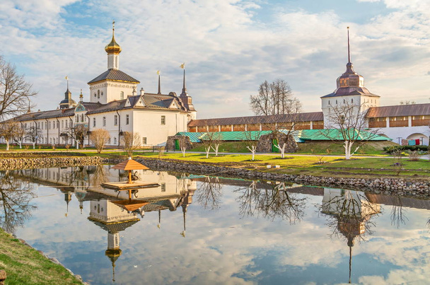 Holy Vvedensky Tolga Convent in Yaroslavl - Foto, imagen
