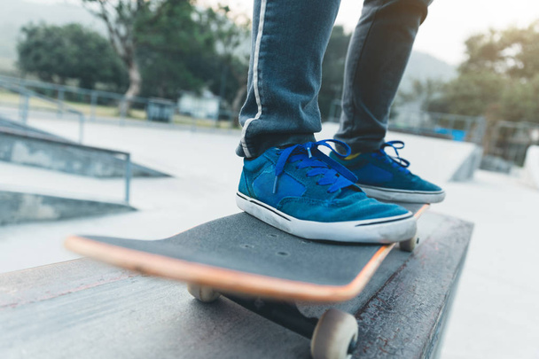 skateboarding legs riding skateboard at skatepark - Zdjęcie, obraz