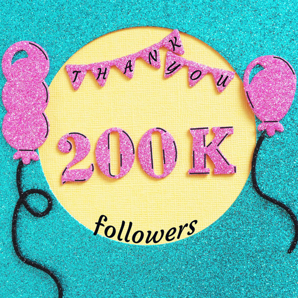 Merci 200000, 200K abonnés avec des ballons et des drapeaux. pour les amis des réseaux sociaux, followers, internaute Merci de célébrer l'abonné, followers
, - Photo, image