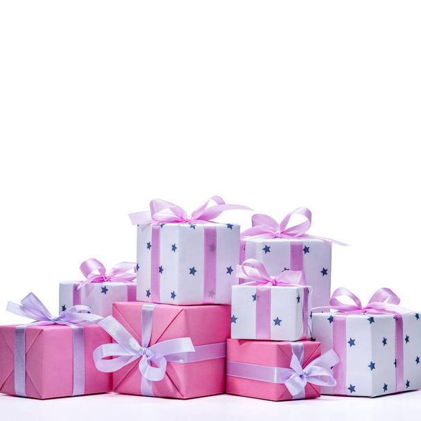  Collection of colorful gifts for ladies with pink ribbon for celebrating birthday, Christmas, Valentine, parties, anniversaries and celebrations. Copy space. - Fotografie, Obrázek