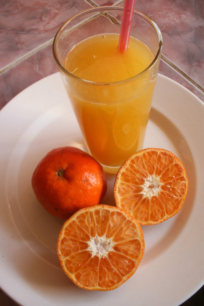 Succo d'arancia con paglia
 - Foto, immagini