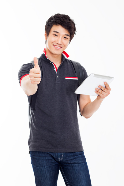 Jeune asiatique étudiant à l'aide pad PC
 - Photo, image