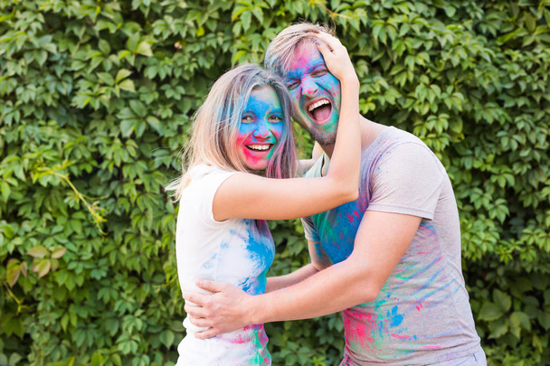 Festival of holi, friendship - young people playing with colors at the festival of holi - Фото, зображення