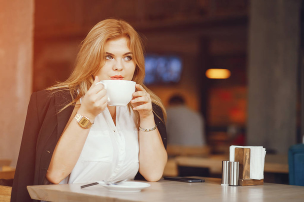 girl with coffee - Фото, зображення