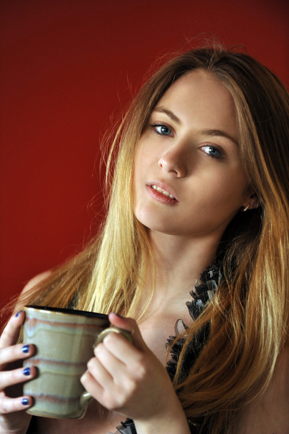 Portrait of young blond girl drinking coffee - Zdjęcie, obraz