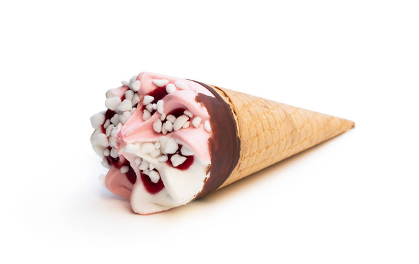 Crème glacée isolée sur blanc
  - Photo, image
