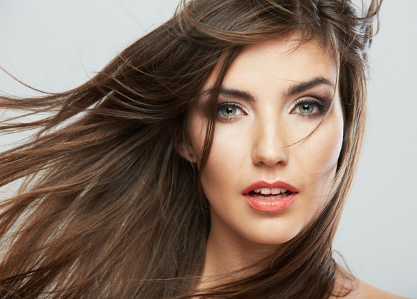 Cara de mujer con movimiento de pelo
 - Foto, imagen