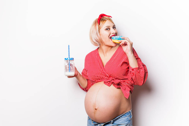 improper diet during pregnancy leads to weight gain - Foto, afbeelding