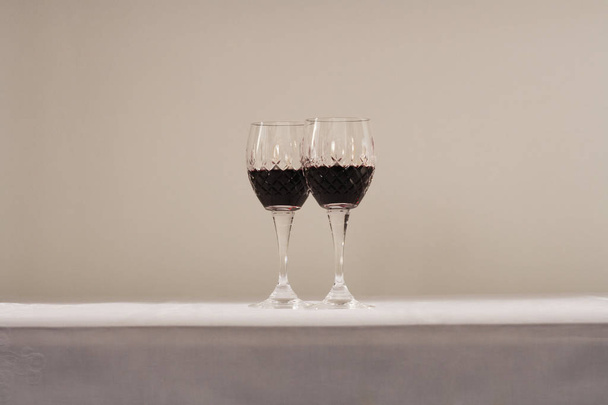 Two glasses of red wine on table - Fotoğraf, Görsel